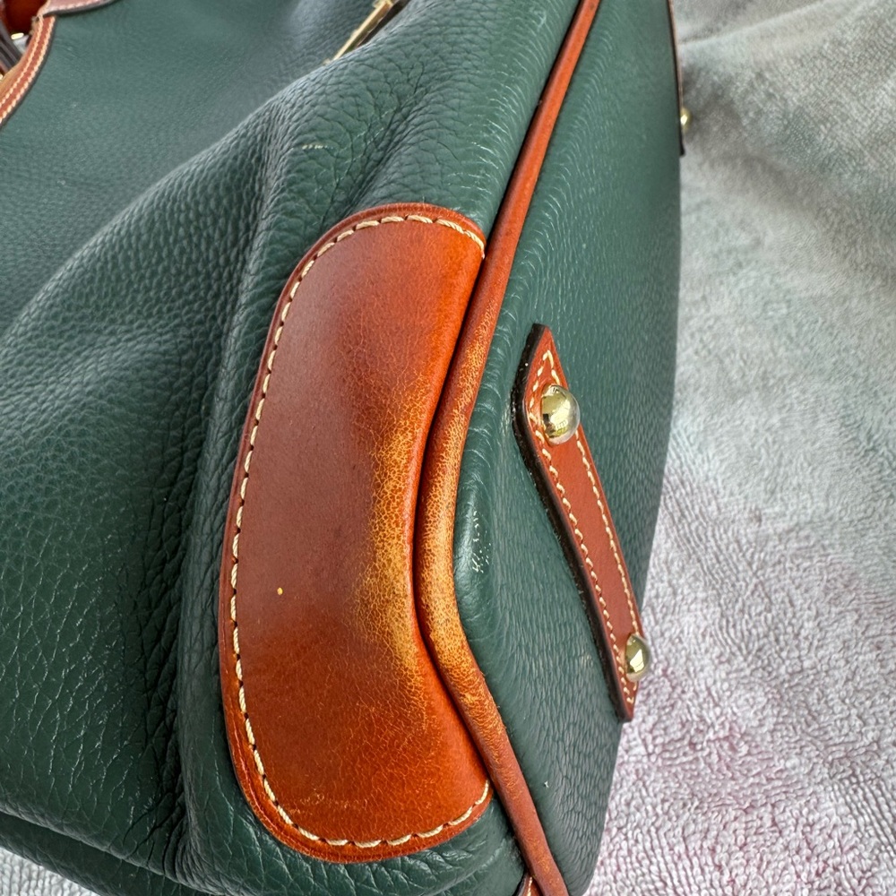 GUC Dooney & Bourke Shoulder (Hobo Style) Bag in Hunter Green Pebbled Leather. - Picture 5 of 11